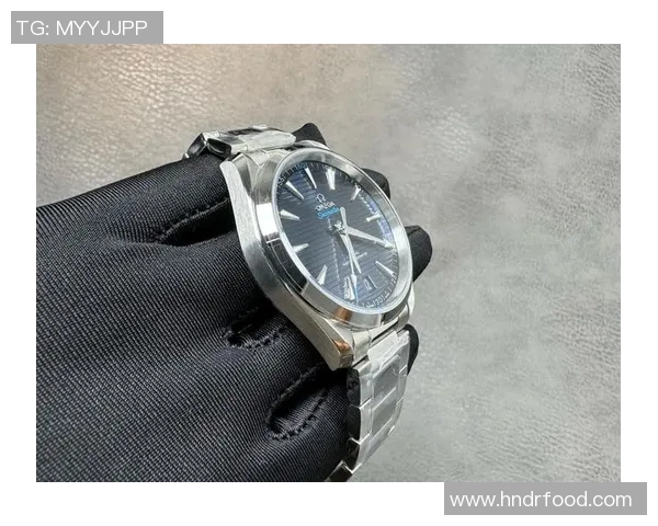 足球场上的时尚风潮欧米茄腕表与明星球员的完美结合